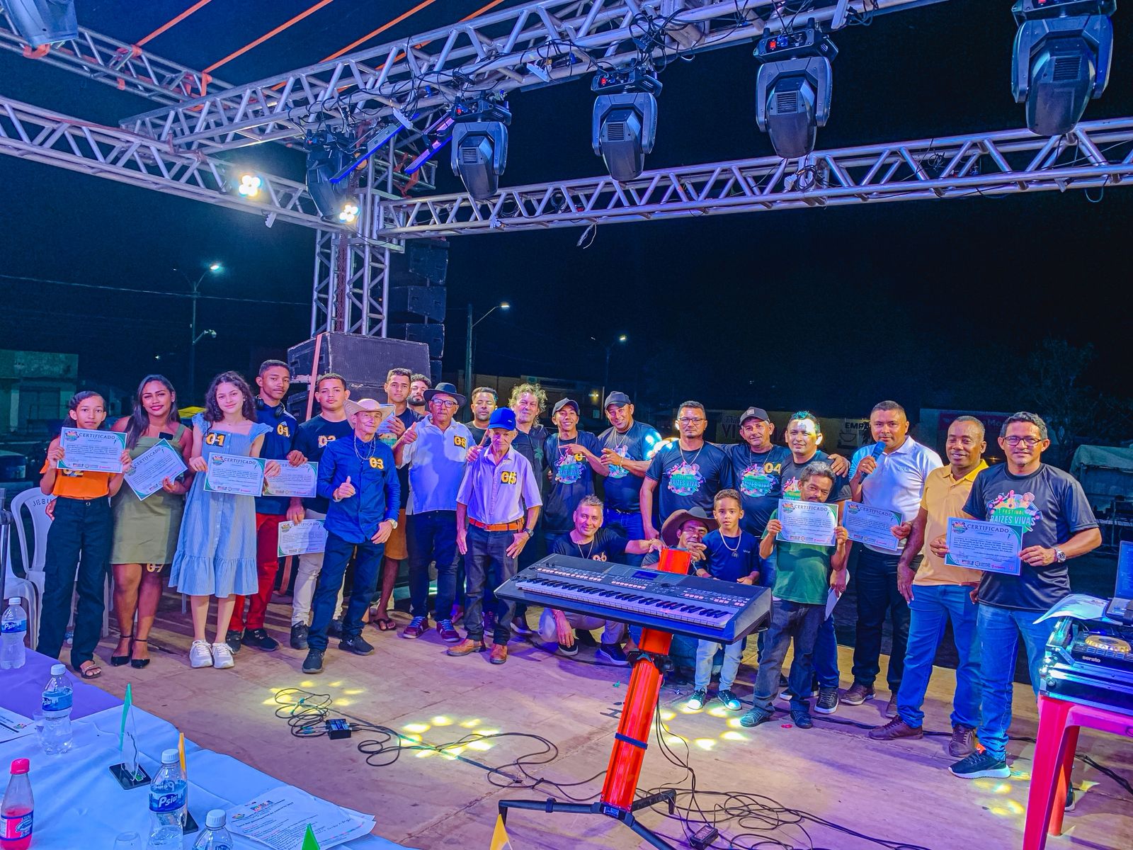 P&uacute;blico em atividade no Festival Ra&iacute;zes Vivas 2025